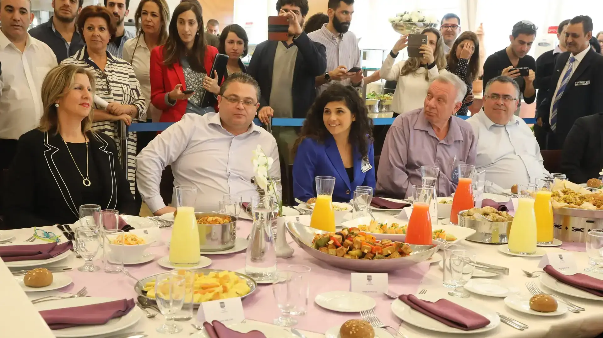 חבר הכנסת דוד ביטן וחברת הכנסת תמר זנדברג עם חברי כנסת נוספים בארוחה טבעונית במזנון הכנסת לרגל יום זכויות בעלי החיים, 7 בפברואר 2017 חבר הכנסת דוד ביטן וחברת הכנסת תמר זנדברג עם חברי כנסת נוספים בארוחה טבעונית במזנון הכנסת לרגל יום זכויות בעלי החיים, 7 בפברואר 2017