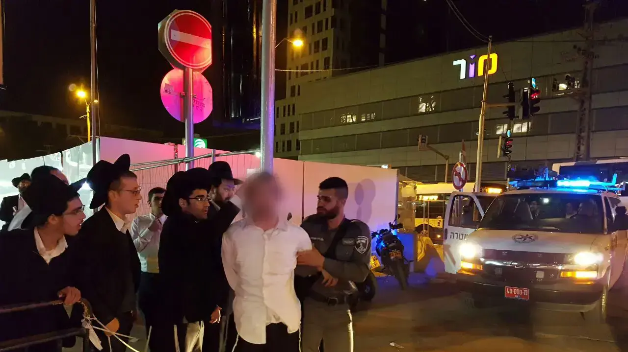 הפגנת חרדים נגד גיוס לצה"ל, בני ברק. פברואר 2017 הפגנת חרדים נגד גיוס לצה"ל, בני ברק. פברואר 2017