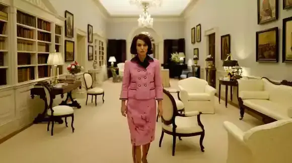 נטלי פורטמן בסרט ג'קי (2016) נטלי פורטמן בסרט ג'קי (2016)