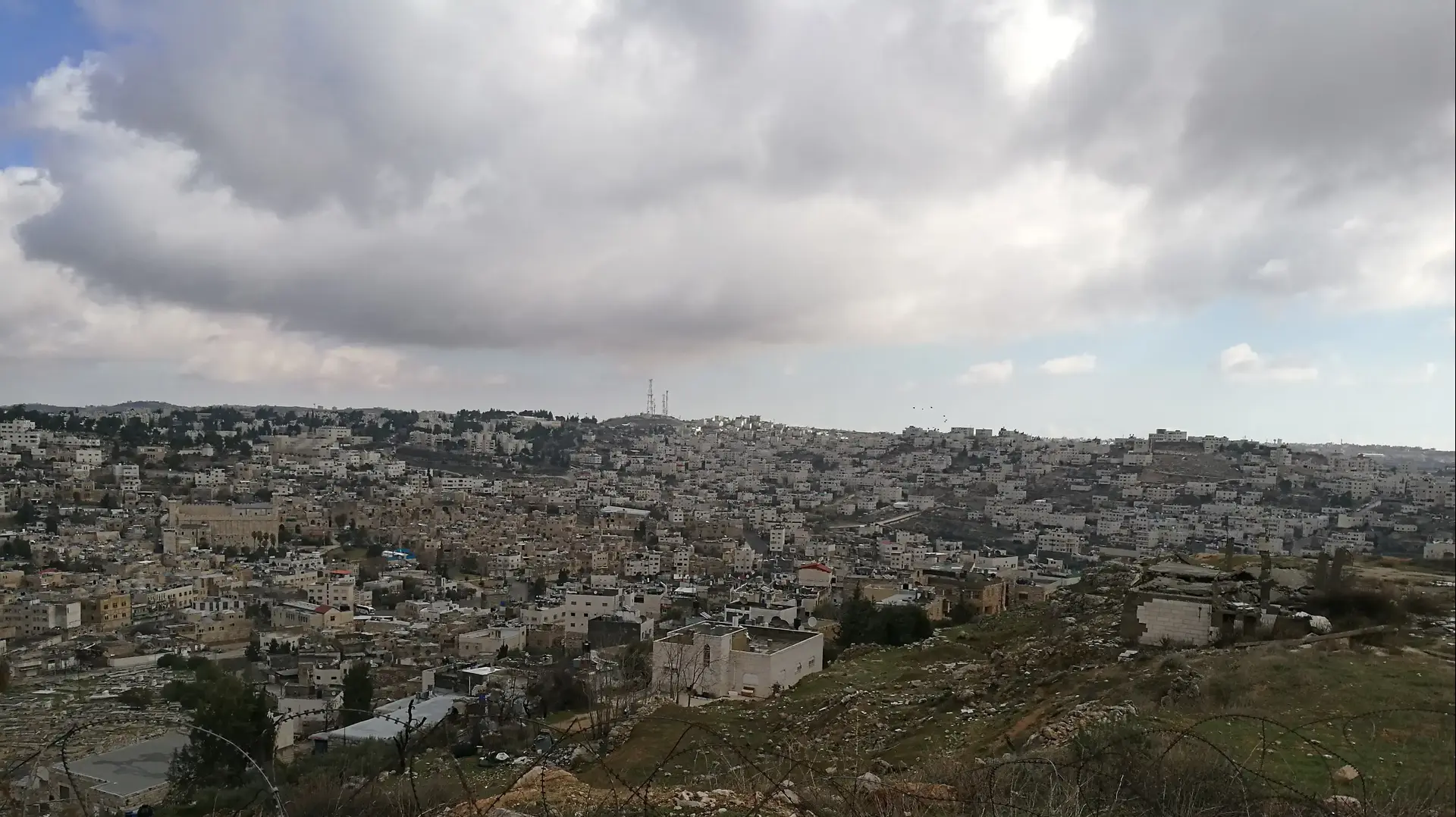 הריסות בית המחבל מחמוד עמרו שרצח את התינוקת שלהבת פס. פברואר 2017 הריסות בית המחבל מחמוד עמרו שרצח את התינוקת שלהבת פס. פברואר 2017
