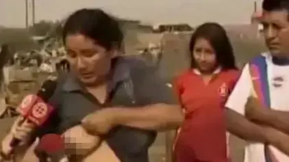אישה מניקה חזיר