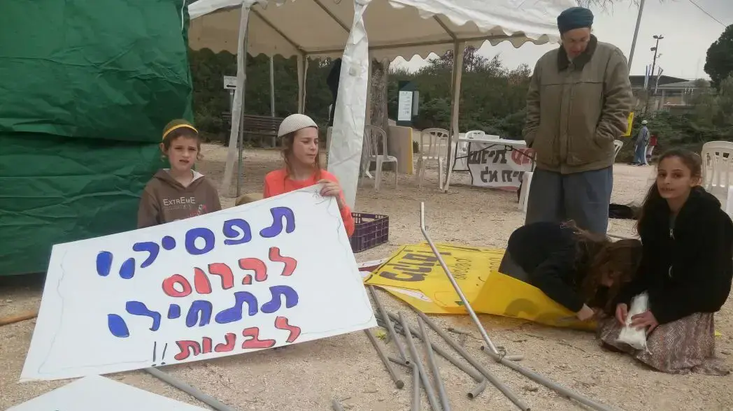 מאהל מפוני המאחז עמונה, 9 בפברואר 2017 מאהל מפוני המאחז עמונה, 9 בפברואר 2017