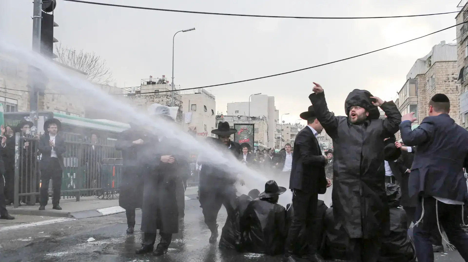 הפגנה של חרדים נגד גיוס לצה"ל בצומת בר אילן בירושלים, 9 בפברואר 2017 הפגנה של חרדים נגד גיוס לצה"ל בצומת בר אילן בירושלים, 9 בפברואר 2017