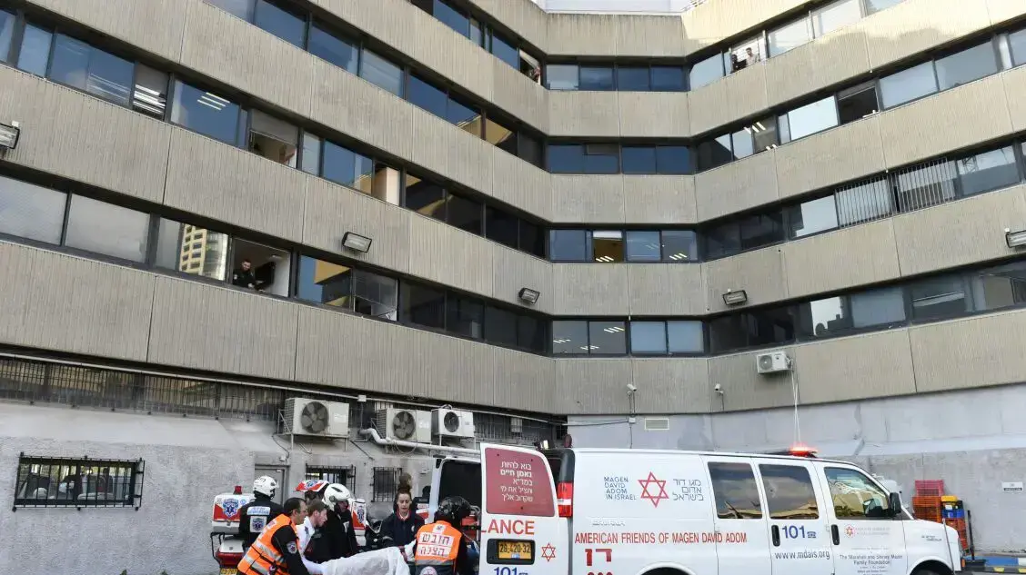 אסיר שקפץ מתחנת המשטרה שרת בדרום תל אביב ונפצע, 9 בפברואר 2017
