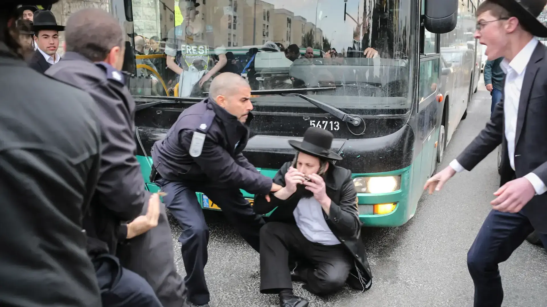 הפגנה של חרדים נגד גיוס לצה"ל בצומת בר אילן בירושלים, 9 בפברואר 2017 הפגנה של חרדים נגד גיוס לצה"ל בצומת בר אילן בירושלים, 9 בפברואר 2017