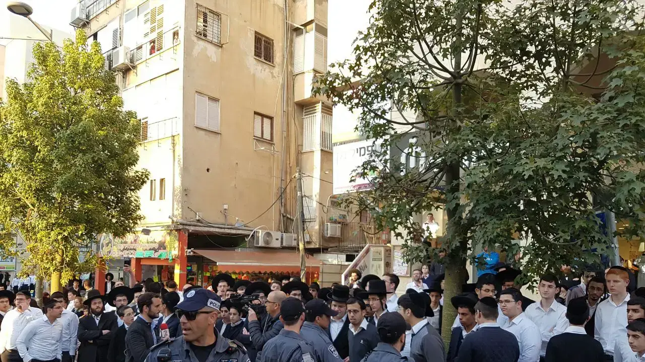 הפגנה של חרדים נגד גיוס לצה"ל בבני ברק, 9 בפברואר 2017 הפגנה של חרדים נגד גיוס לצה"ל בבני ברק, 9 בפברואר 2017