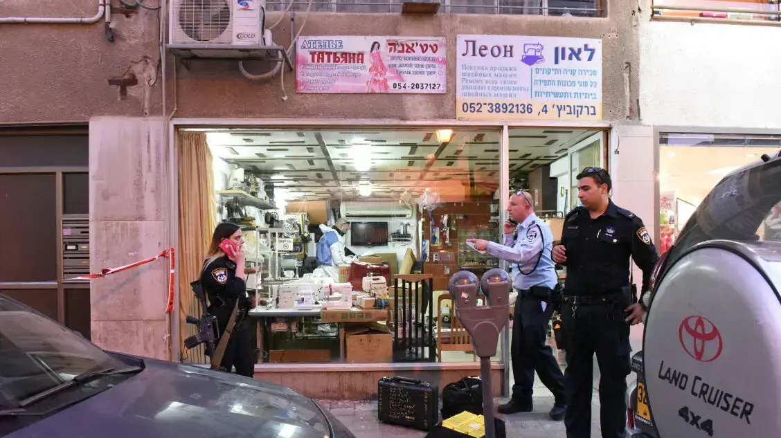 רחוב ברקוביץ' 4 בו נתפס מחבל שביצע פיגוע ירי ברחוב הברון הירש בפתח תקווה, 9 בפברואר 2017 רחוב ברקוביץ' 4 בו נתפס מחבל שביצע פיגוע ירי ברחוב הברון הירש בפתח תקווה, 9 בפברואר 2017