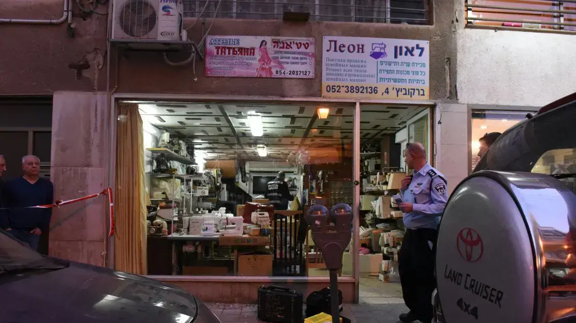 רחוב ברקוביץ' 4 בו נתפס מחבל שביצע פיגוע ירי ברחוב הברון הירש בפתח תקווה, 9 בפברואר 2017 רחוב ברקוביץ' 4 בו נתפס מחבל שביצע פיגוע ירי ברחוב הברון הירש בפתח תקווה, 9 בפברואר 2017