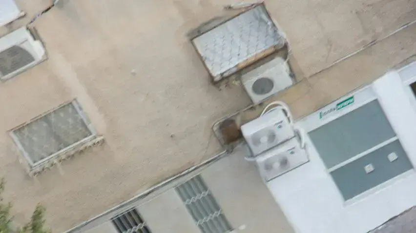 תיעוד של המחבל רץ ברחוב ליד שוק מונטיפיורי בפתח תקווה לאחר פיגוע הירי בעיר, 9 בפברואר 2017 תיעוד של המחבל רץ ברחוב ליד שוק מונטיפיורי בפתח תקווה לאחר פיגוע הירי בעיר, 9 בפברואר 2017