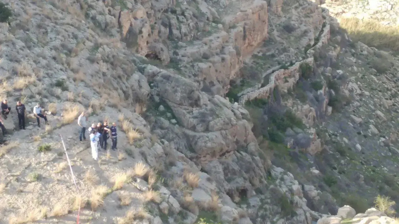 גופת גבר נמצאה בשמורת עין מבוע שבוואדי קלט, באזור ירושלים, 10 בפברואר 2017 גופת גבר נמצאה בשמורת עין מבוע שבוואדי קלט, באזור ירושלים, 10 בפברואר 2017