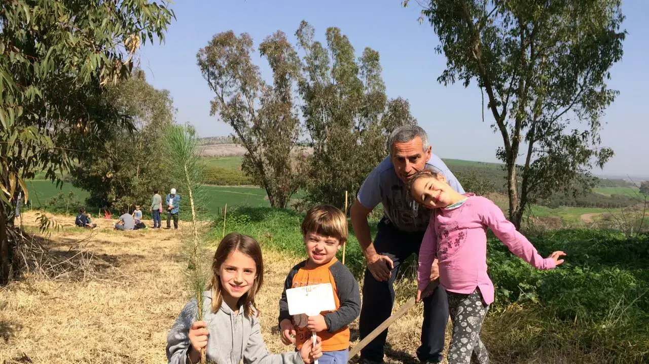 נטיעות לט"ו בשבט בקיבוץ גבע. 11 בפברואר 2017 נטיעות לט"ו בשבט בקיבוץ גבע. 11 בפברואר 2017