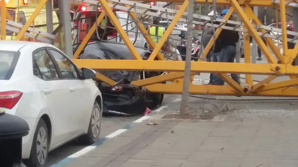 קריסת מנוף בבת ים קוממיות, 13 בפברואר 2017 קריסת מנוף בבת ים קוממיות, 13 בפברואר 2017