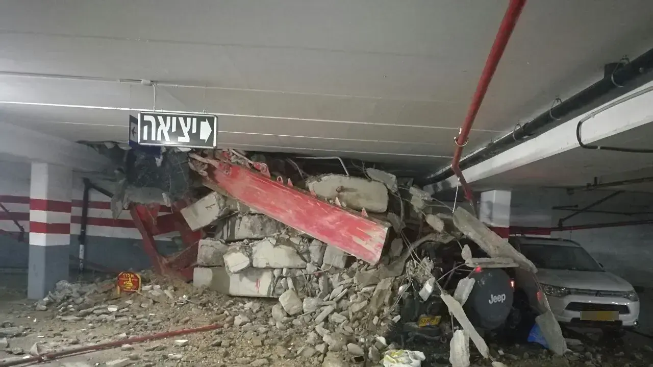 העגורן שקרס ברחוב הנביאים בבת ים מוטט חניון בבניין הנביאים 62 והרס מכוניות, 13 בפברואר 2017 העגורן שקרס ברחוב הנביאים בבת ים מוטט חניון בבניין הנביאים 62 והרס מכוניות, 13 בפברואר 2017