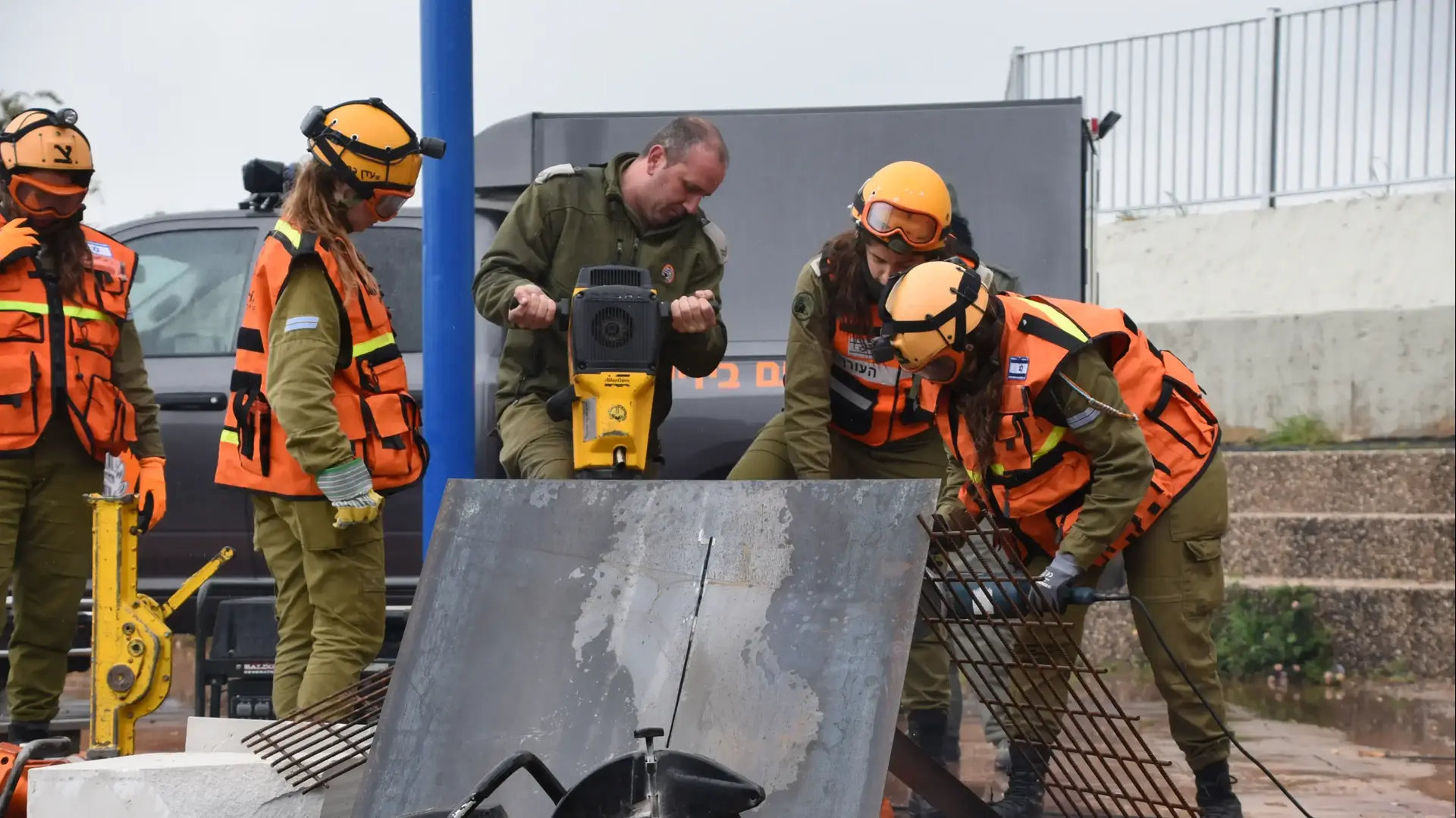 תרגיל התגוננות במתווה של רעידות אדמה בבתי ספר ברחבי הארץ. פברואר 2017 תרגיל התגוננות במתווה של רעידות אדמה בבתי ספר ברחבי הארץ. פברואר 2017