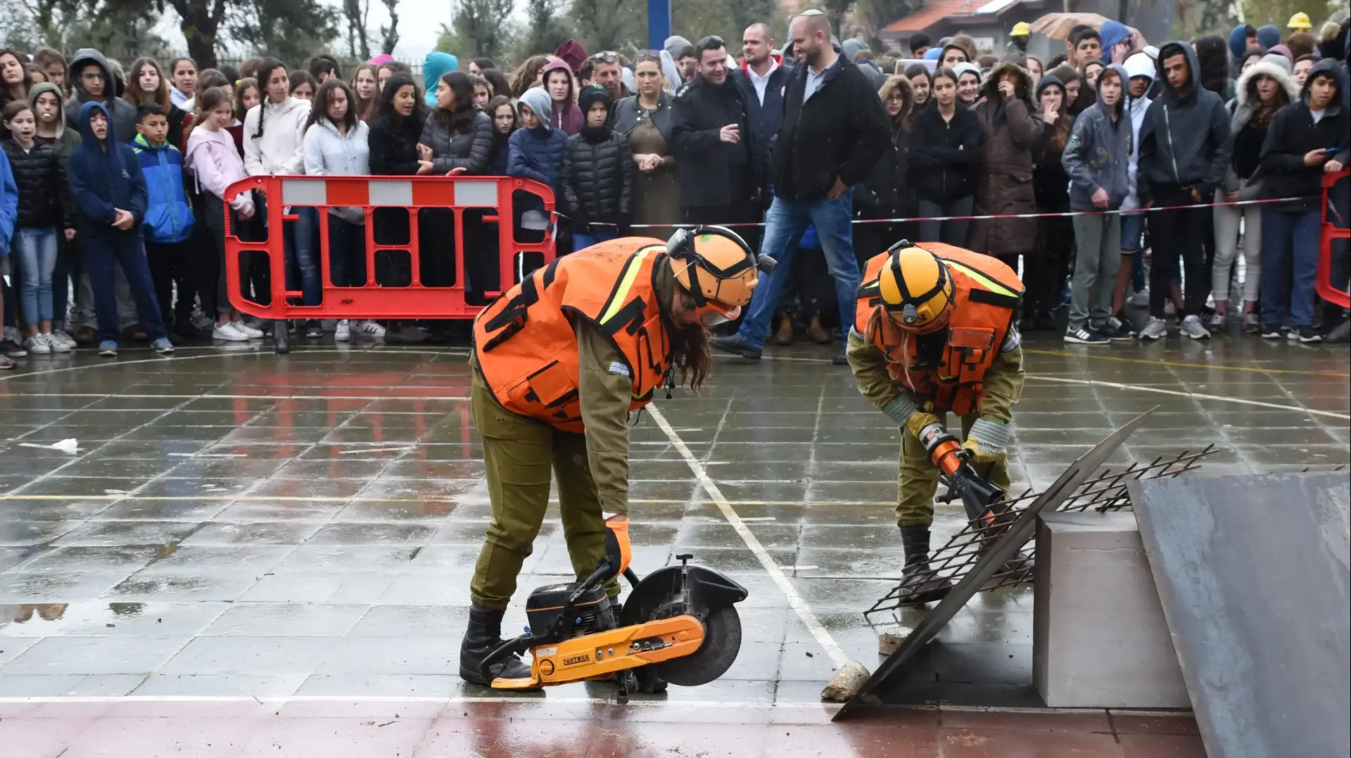 תרגיל התגוננות במתווה של רעידות אדמה בבתי ספר ברחבי הארץ. פברואר 2017 תרגיל התגוננות במתווה של רעידות אדמה בבתי ספר ברחבי הארץ. פברואר 2017