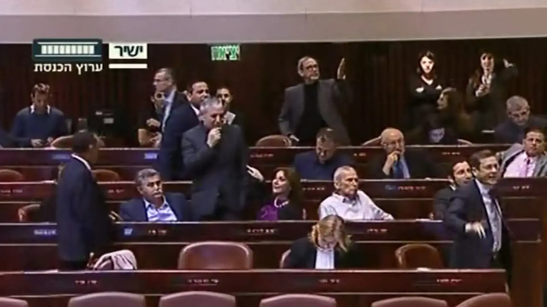 צעקות בכנסת בהצעת חוק לאי תקצוב בתי ספר שמפלים תלמידים מזרחיים