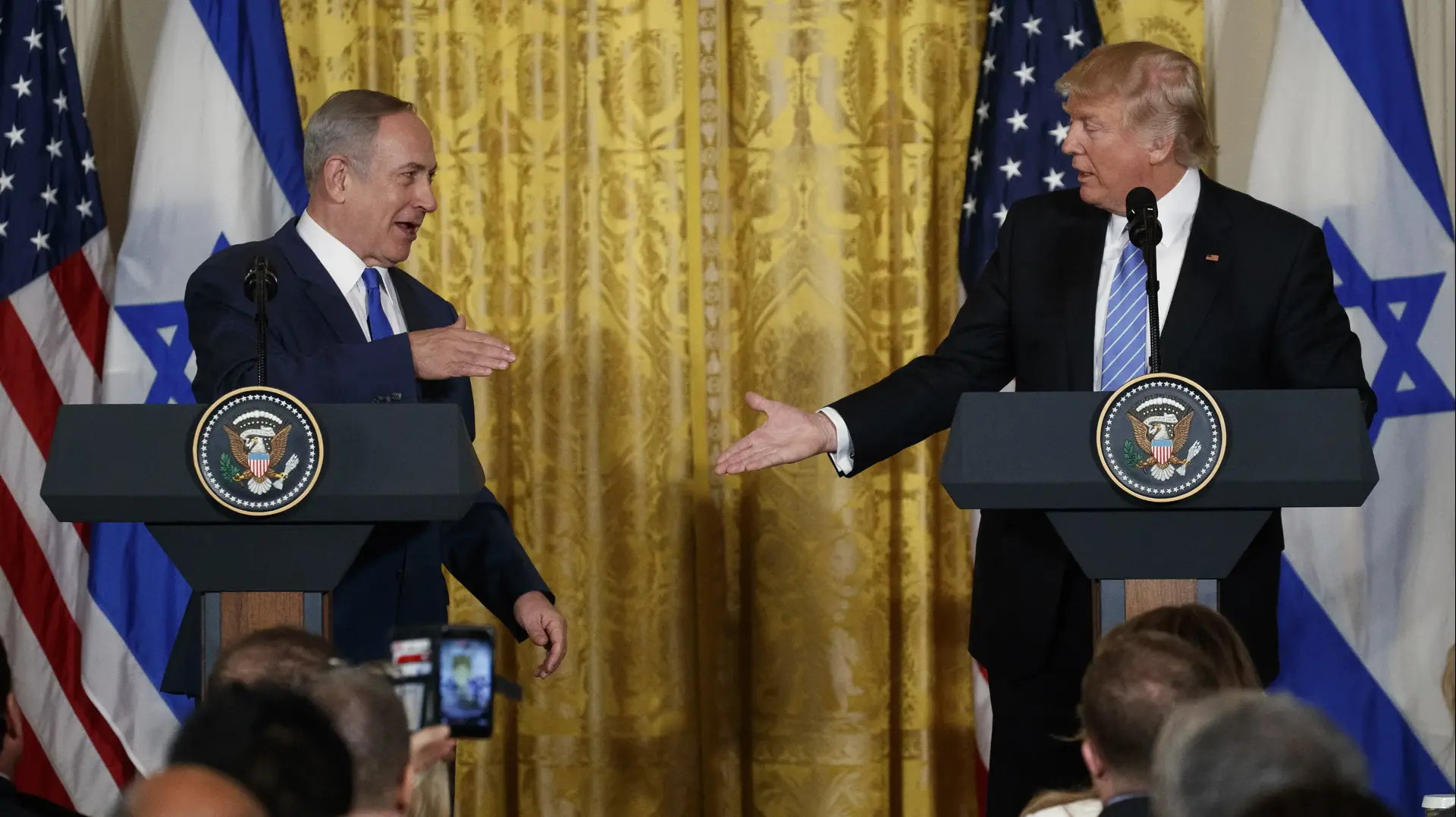ראש הממשלה בנימין נתניהו בפגישה עם נשיא ארה"ב דונלד טראמפ, 15 בפברואר 2017 ראש הממשלה בנימין נתניהו בפגישה עם נשיא ארה"ב דונלד טראמפ, 15 בפברואר 2017