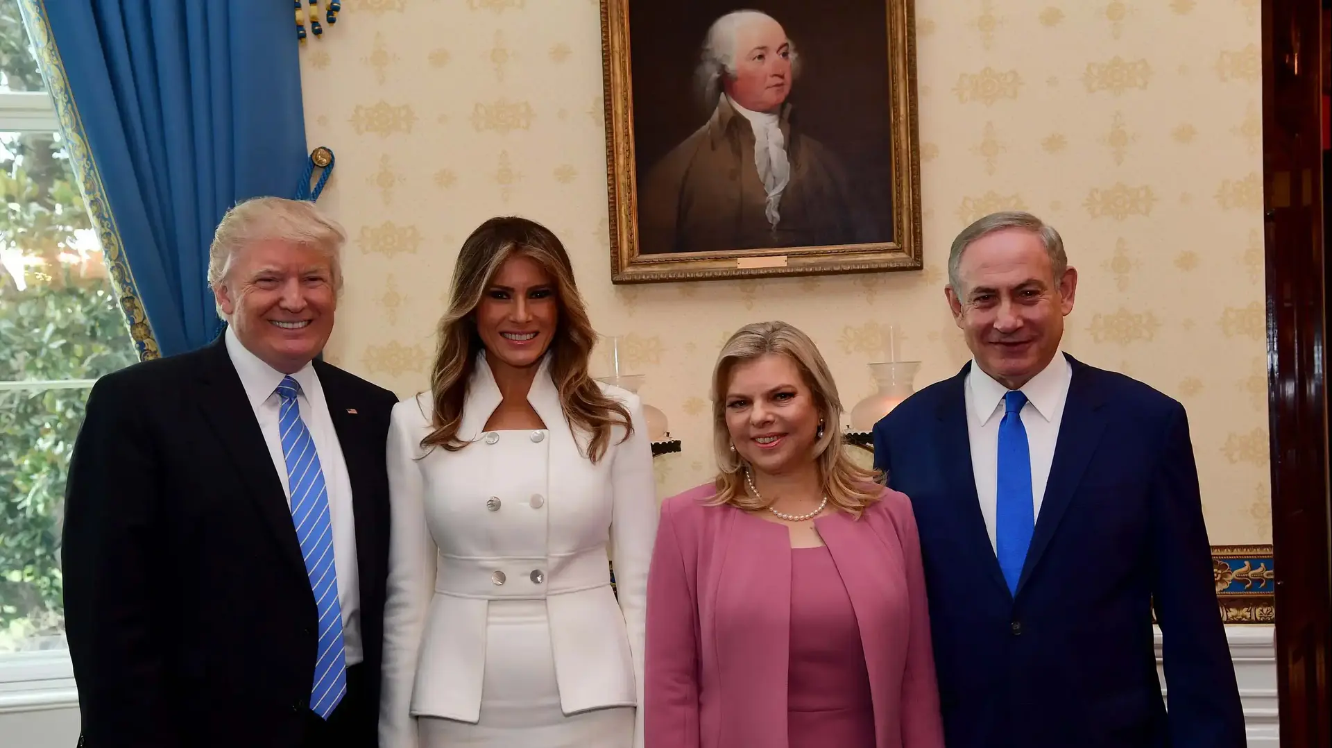 ראש הממשלה בנימין נתניהו ורעייתו שרה בבית הלבן על ידי נשיא ארה"ב דונלד טראמפ ורעיתו, 15 בפברואר 2017 ראש הממשלה בנימין נתניהו ורעייתו שרה בבית הלבן על ידי נשיא ארה"ב דונלד טראמפ ורעיתו, 15 בפברואר 2017