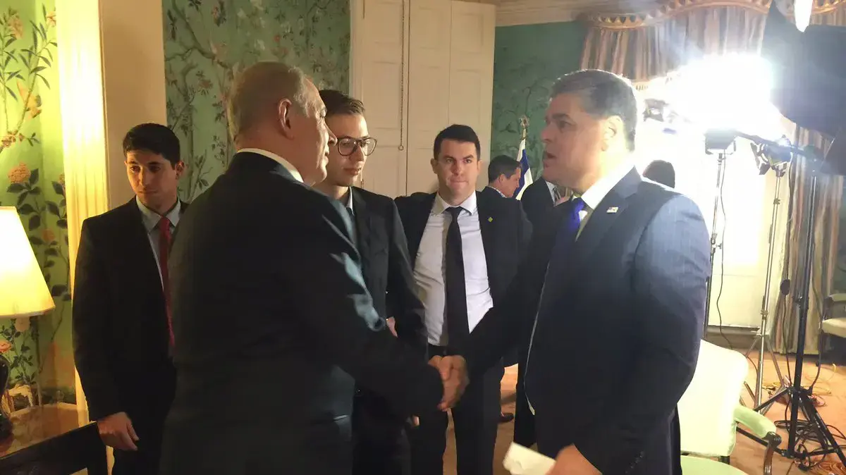 בנימין נתניהו בריאיון עם כתב פוקס שון האניטי, וושינגטון, 16 בפברואר 2017 בנימין נתניהו בריאיון עם כתב פוקס שון האניטי, וושינגטון, 16 בפברואר 2017