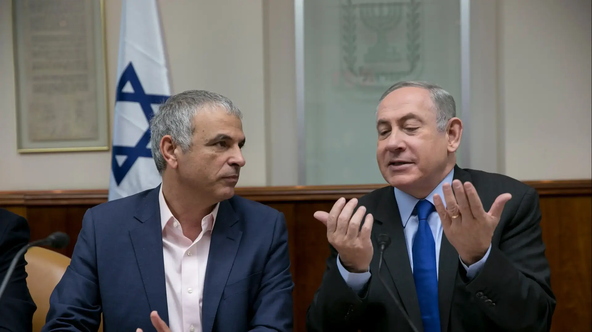 שר האוצר משה כחלון וראש הממשלה בנימין נתניהו בישיבת הממשלה הבוקר במשרדי ראש הממשלה, 19 בפברואר 2017