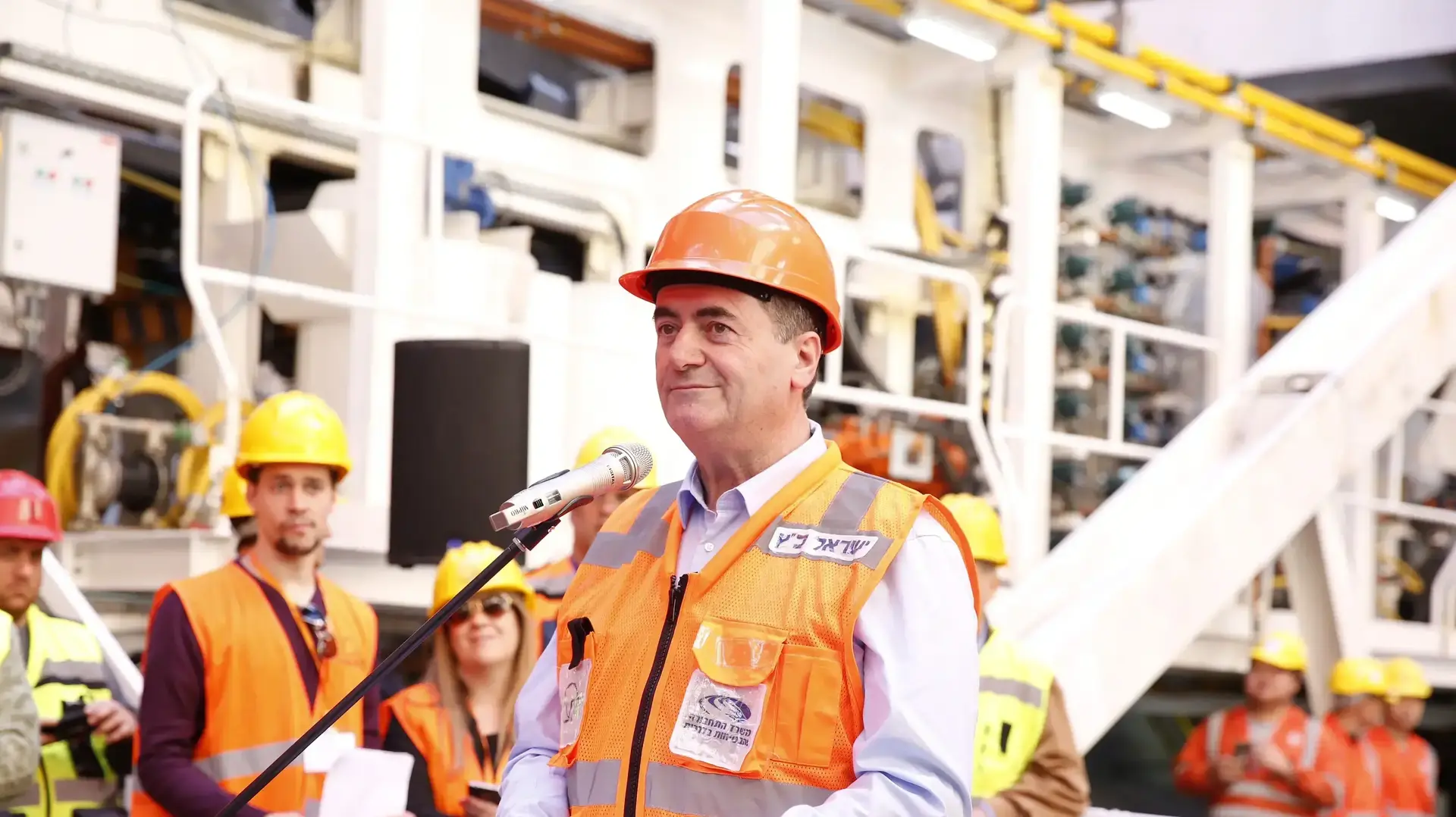 שר התחבורה ישראל כץ בתחילת עבודות החפירה על קו הרכבת הקלה בתל אביב, 19 בפברואר 2017 שר התחבורה ישראל כץ בתחילת עבודות החפירה על קו הרכבת הקלה בתל אביב, 19 בפברואר 2017
