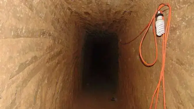 מנהרה גדולה שהתגלתה במעבר בין מצרים לרצועת עזה, דרום רפיח. פברואר 2017 מנהרה גדולה שהתגלתה במעבר בין מצרים לרצועת עזה, דרום רפיח. פברואר 2017