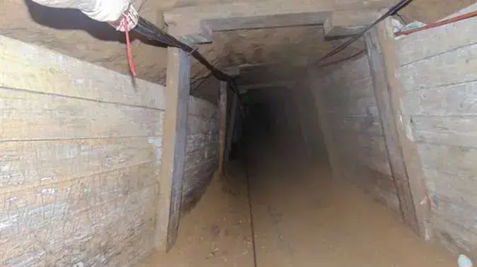 מנהרה גדולה שהתגלתה במעבר בין מצרים לרצועת עזה, דרום רפיח. פברואר 2017