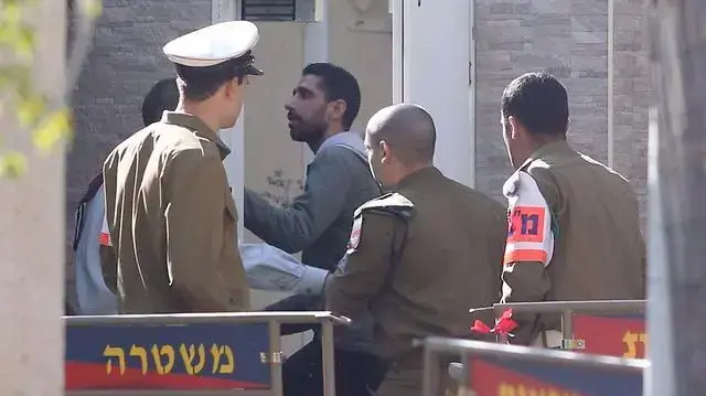 אלאור אזריה בבסיס הקריה ביום מתן גזר דינו בבסיס הקריה, 20 בפברואר 2017 אלאור אזריה בבסיס הקריה ביום מתן גזר דינו בבסיס הקריה, 20 בפברואר 2017