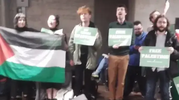 הפגנת סטודנטים נגד הרצאה של שגריר ישראל באירלנד הפגנת סטודנטים נגד הרצאה של שגריר ישראל באירלנד