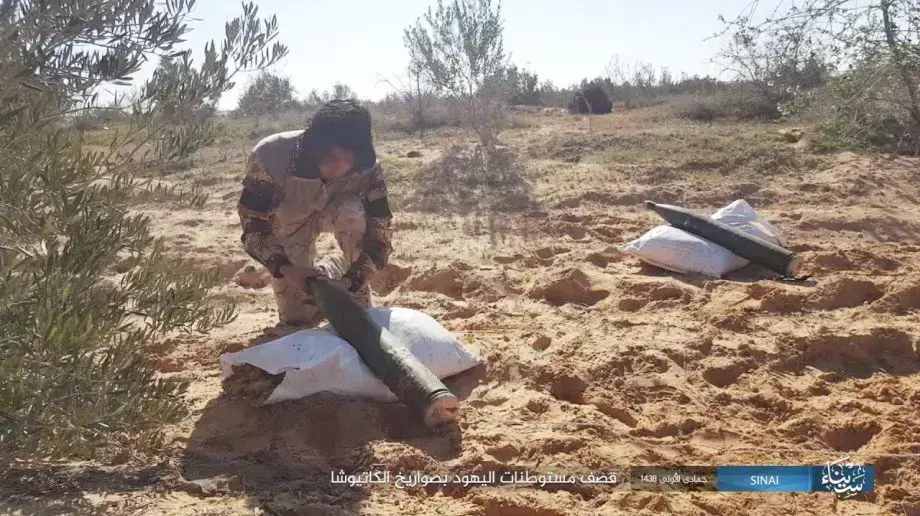 לוחמי דאעש משגרים רקטות מחצי האי סיני, מצרים, לעבר ישראל, 20 בפברואר 2017 לוחמי דאעש משגרים רקטות מחצי האי סיני, מצרים, לעבר ישראל, 20 בפברואר 2017