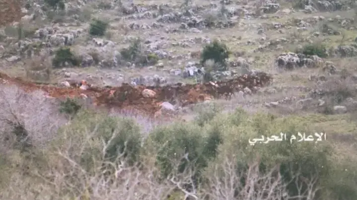 מכשירי ריגול סולאריים בתחום הקו הכחול, אזור מייסל אל ג?בל, לבנון. פברואר 2017 מכשירי ריגול סולאריים בתחום הקו הכחול, אזור מייסל אל ג?בל, לבנון. פברואר 2017