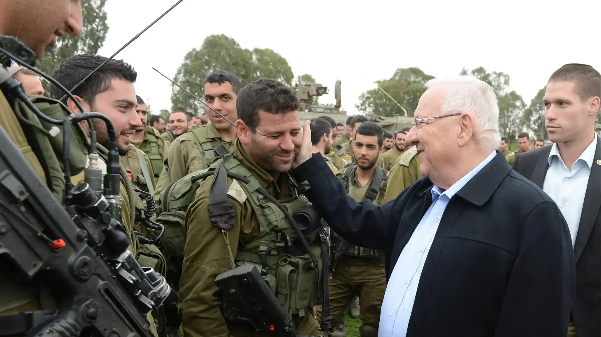 נשיא המדינה ראובן ריבלין ולוחמי חטיבת גולני. תרח"ט גולני, 22 בפברואר 2017 נשיא המדינה ראובן ריבלין ולוחמי חטיבת גולני. תרח"ט גולני, 22 בפברואר 2017