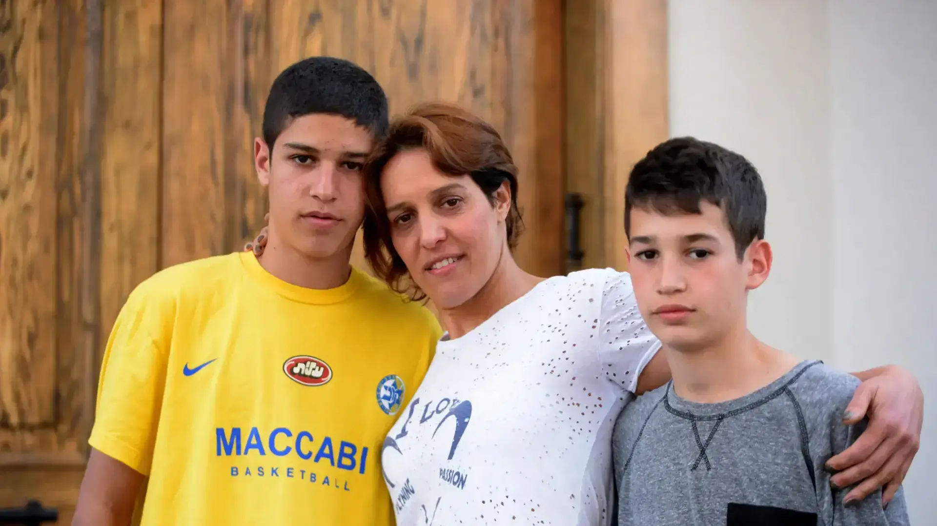 יעל הנקין וייס בתו של נחום הנקין שנהרג בתאונה בקובה עם ילדיה יעל הנקין וייס בתו של נחום הנקין שנהרג בתאונה בקובה עם ילדיה