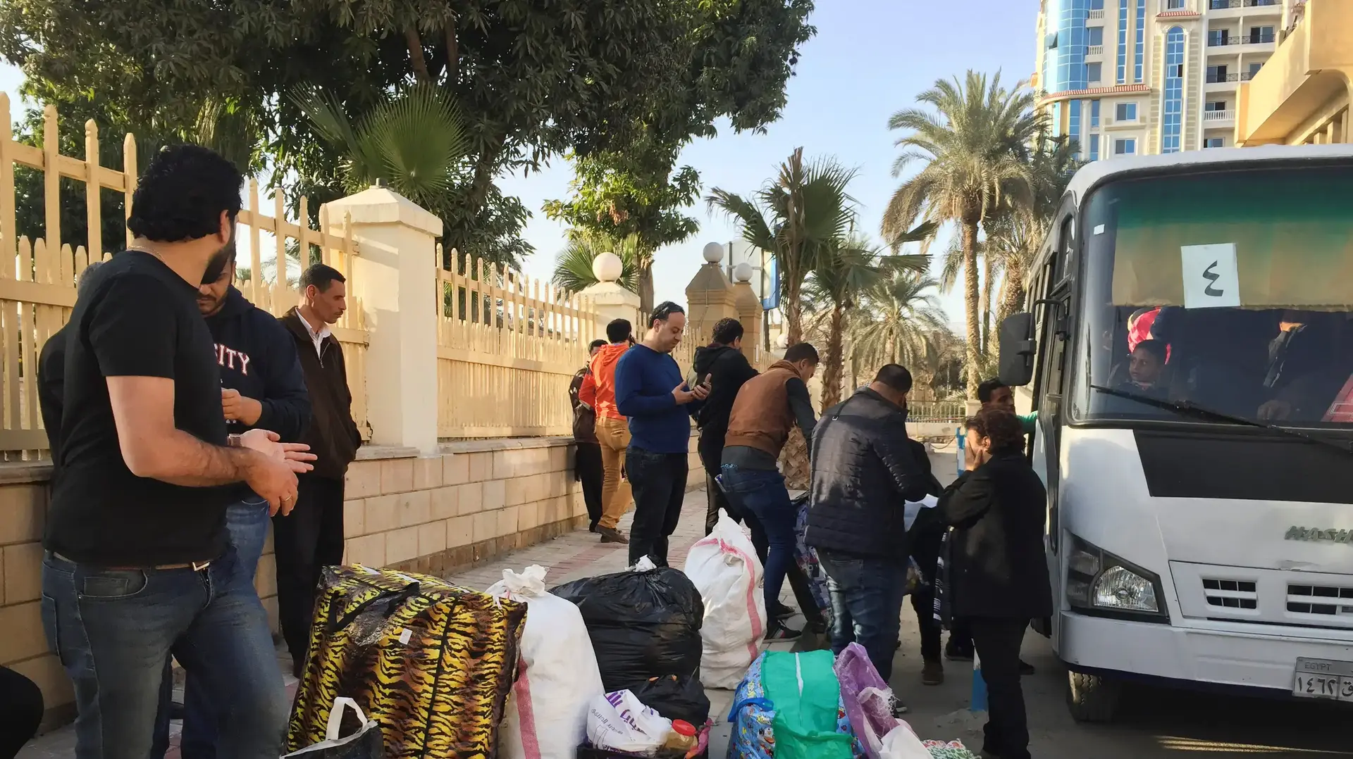 נוצרים מצרים עוזבים את בתיהם בצפון חצי האי סיני בשל איום דאעש, 24 בפברואר 2017 נוצרים מצרים עוזבים את בתיהם בצפון חצי האי סיני בשל איום דאעש, 24 בפברואר 2017
