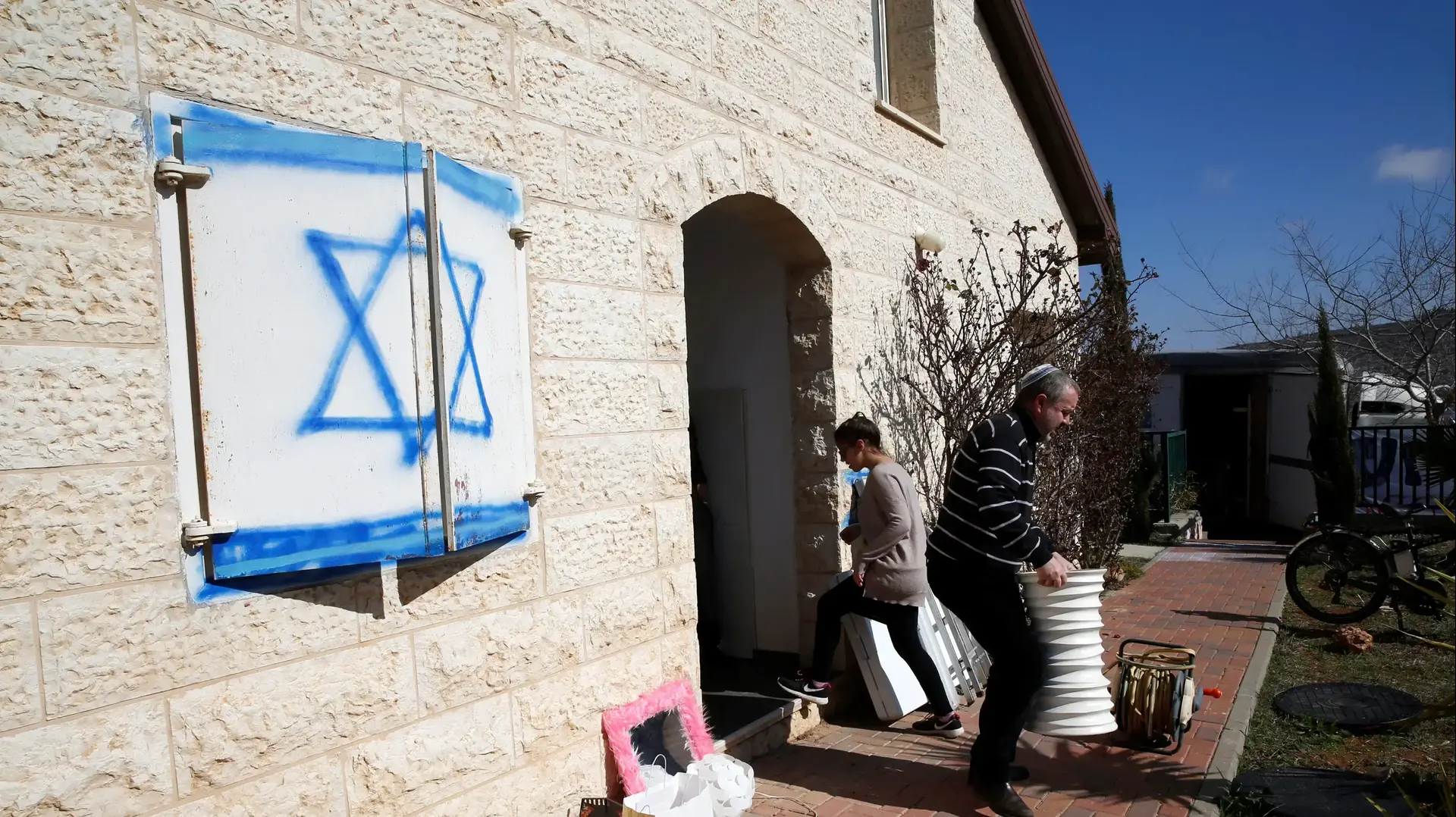 ההתנחלות עפרה לקראת פינוי תשעת הבתים, פברואר 2017 ההתנחלות עפרה לקראת פינוי תשעת הבתים, פברואר 2017