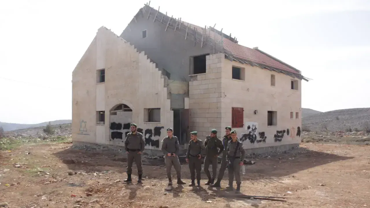 ביצורים בבית התשיעי, לקראת פינוי תשעת הבתים בעפרה. פברואר 2017 ביצורים בבית התשיעי, לקראת פינוי תשעת הבתים בעפרה. פברואר 2017