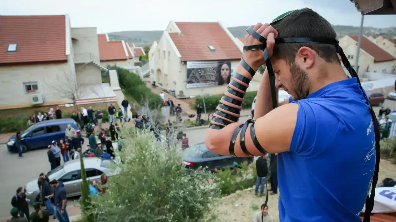 תושבי עפרה נערכים לפינוי תשעת הבתים הבלתי חוקיים. 28 בפברואר 2017 תושבי עפרה נערכים לפינוי תשעת הבתים הבלתי חוקיים. 28 בפברואר 2017