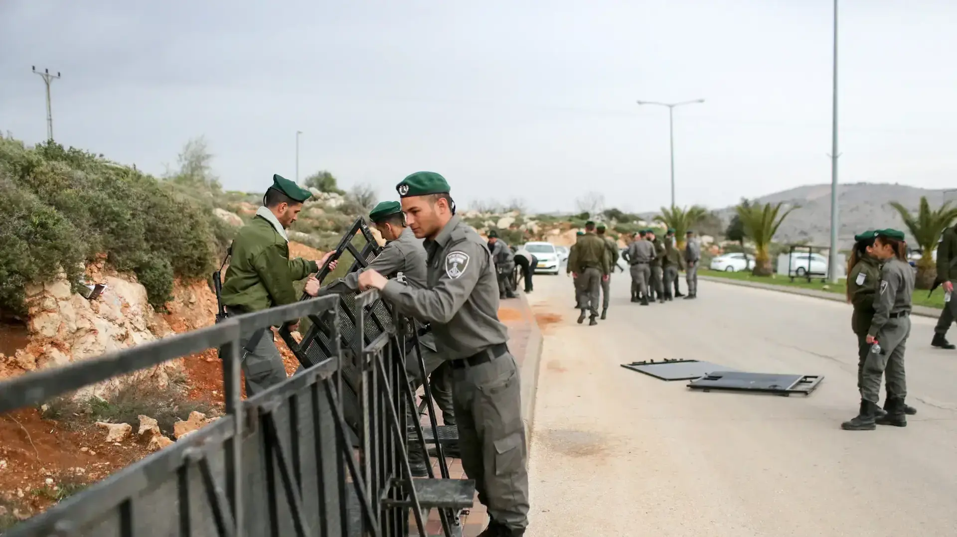 הכנות לקראת פינוי עפרה. פברואר 2017 הכנות לקראת פינוי עפרה. פברואר 2017