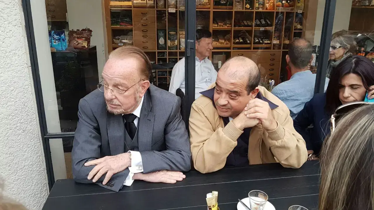 עורך הדין של החייל אלאור אזריה יורם שפטל עם אמו אושרה ואביו צ'רלי מחוץ לבית העיתונאים לפני מסיבת עיתונאים, 1 במרץ 2017 עורך הדין של החייל אלאור אזריה יורם שפטל עם אמו אושרה ואביו צ'רלי מחוץ לבית העיתונאים לפני מסיבת עיתונאים, 1 במרץ 2017
