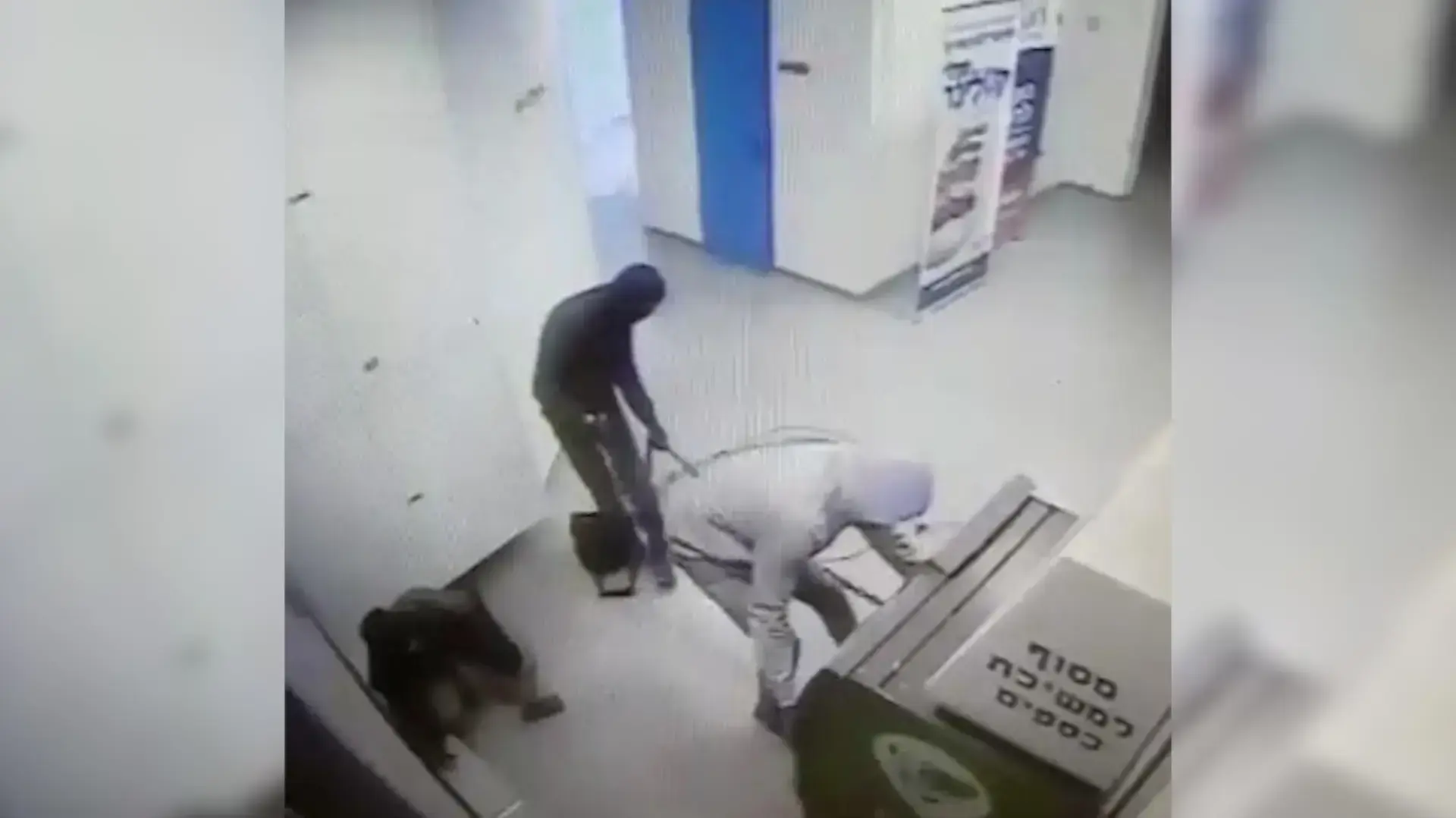 שודדים גנבו מאות שקלים מכספת בשפלה