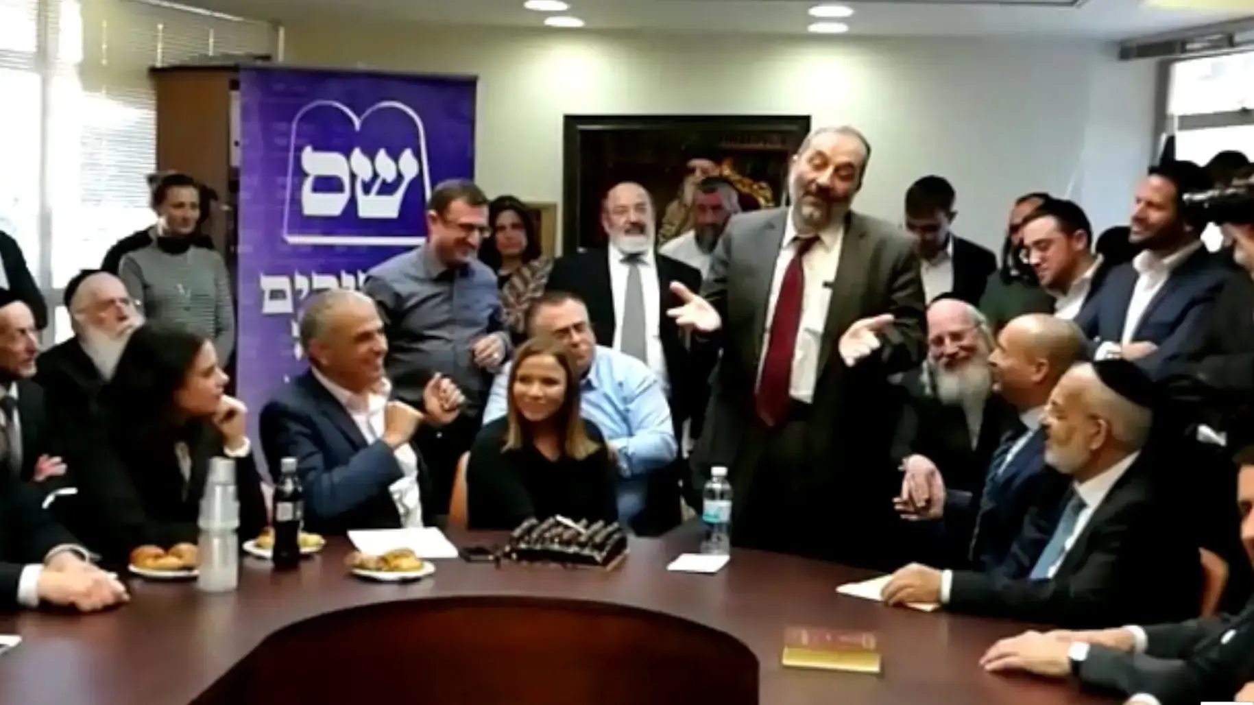 חגיגת יום ההולדת לשר הפנים אריה דרעי בכנסת, 7 במרץ 2017 חגיגת יום ההולדת לשר הפנים אריה דרעי בכנסת, 7 במרץ 2017