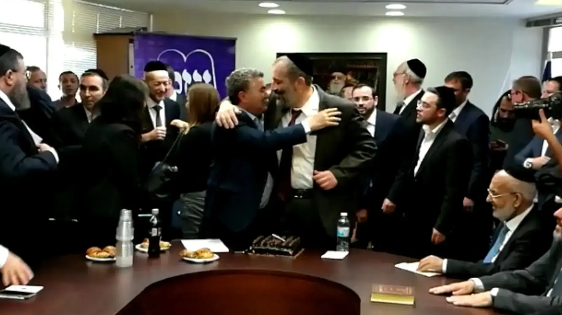 חגיגת יום ההולדת לשר הפנים אריה דרעי בכנסת, 7 במרץ 2017 חגיגת יום ההולדת לשר הפנים אריה דרעי בכנסת, 7 במרץ 2017