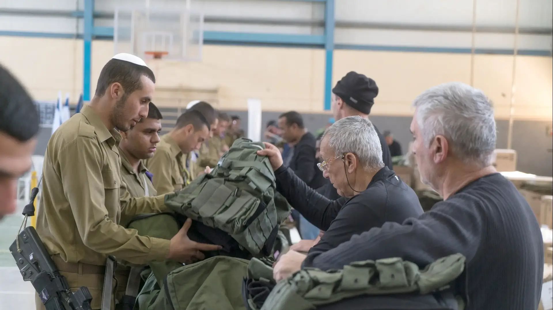 ציוד חדש חולק ללוחמי חטיבת גבעתי, מרץ 2017 ציוד חדש חולק ללוחמי חטיבת גבעתי, מרץ 2017
