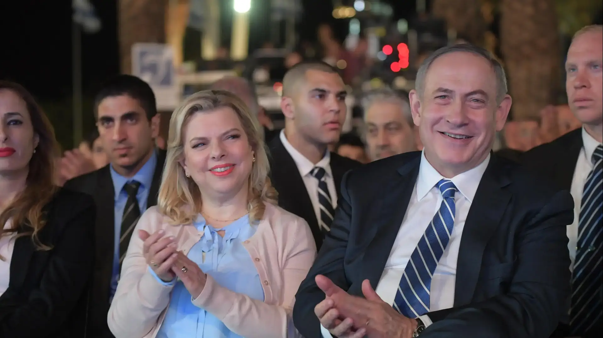 ראש הממשלה בנימין נתניהו ורעייתו שרה נתניהו בטקס לציון 68 שנה לשיחרור העיר אילת. מרץ 2017 ראש הממשלה בנימין נתניהו ורעייתו שרה נתניהו בטקס לציון 68 שנה לשיחרור העיר אילת. מרץ 2017