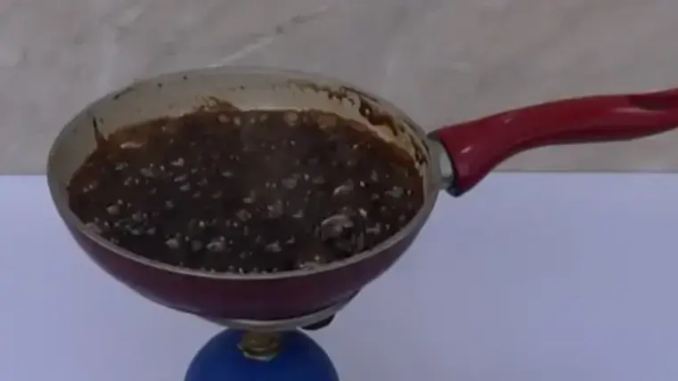 הסרטון שמוכיח כמה סוכר יש באמת במשקאות המתוקים הסרטון שמוכיח כמה סוכר יש באמת במשקאות המתוקים