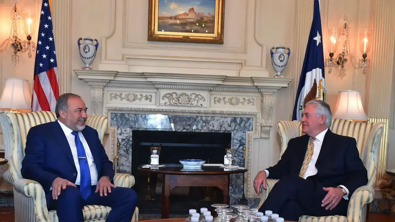 פגישת שר הביטחון אביגדור ליברמן עם שר החוץ האמריקני רקס טילרסון בבית הלבן, 8 במרץ 2017 פגישת שר הביטחון אביגדור ליברמן עם שר החוץ האמריקני רקס טילרסון בבית הלבן, 8 במרץ 2017