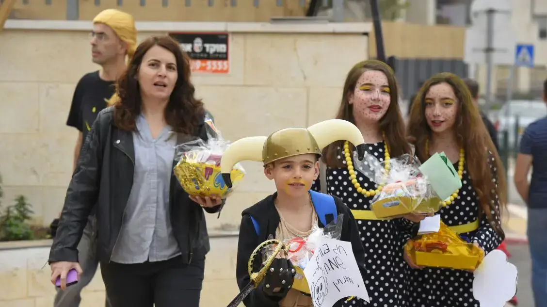 ילדים מחופשים בבית ספר בקריית אונו, פורים 2017