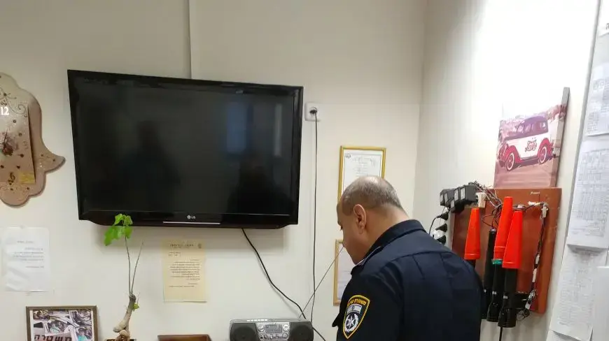 מפקד תחנת משטרת נתניה וסגנו ערכו סיור ל"שוטרים" מחופשים, 10 במרץ 2017