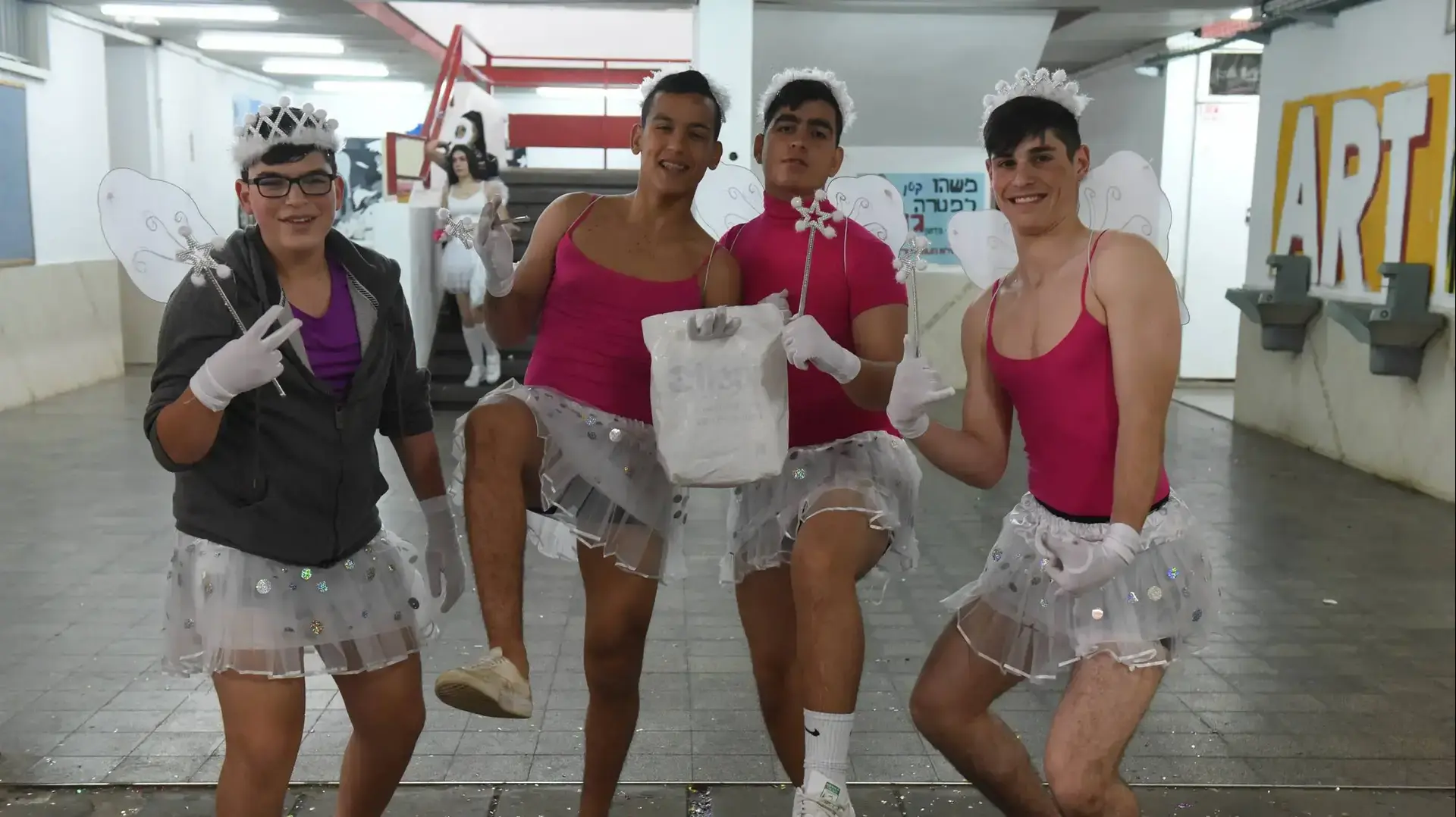 ילדים מחופשים בבית ספר תיכון בן צבי בקריית אונו, פורים 2017