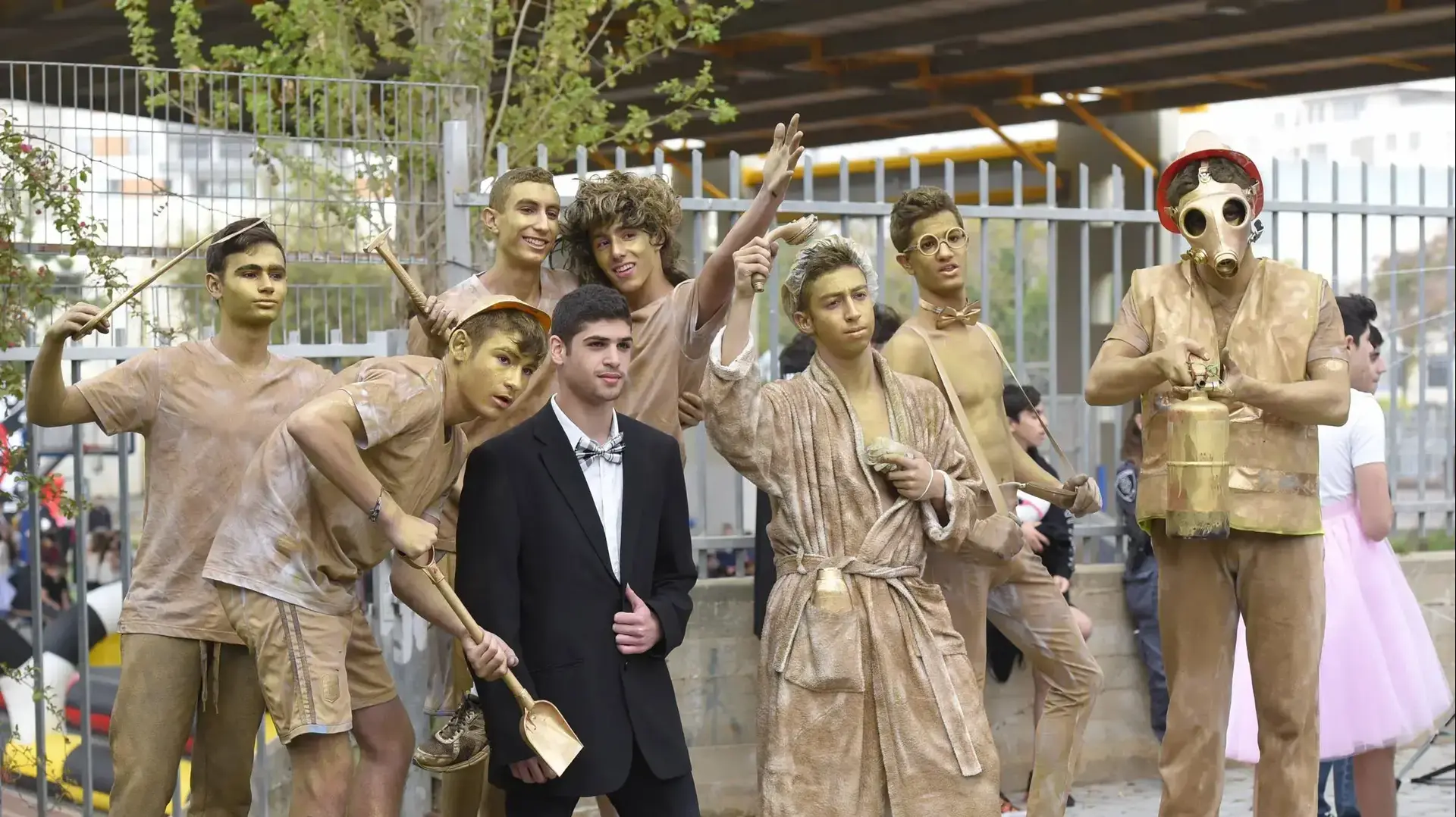 ילדים מחופשים בבית ספר תיכון בן צבי בקריית אונו, פורים 2017